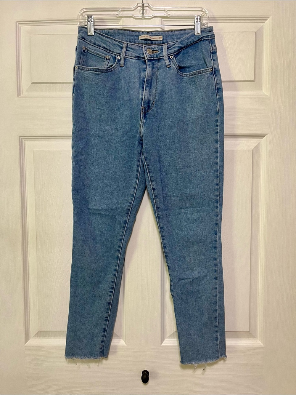 Levi's High Rise Ankle Crop Skinny Jeans in Light Blue Denim Size 30